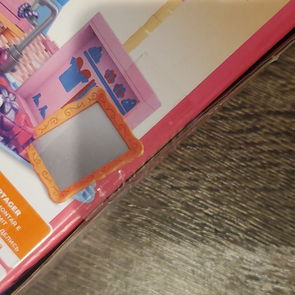 MEGA Barbie Building Toys Playset, Malibu Dream House with 303 pcs - Picture 7 of 11